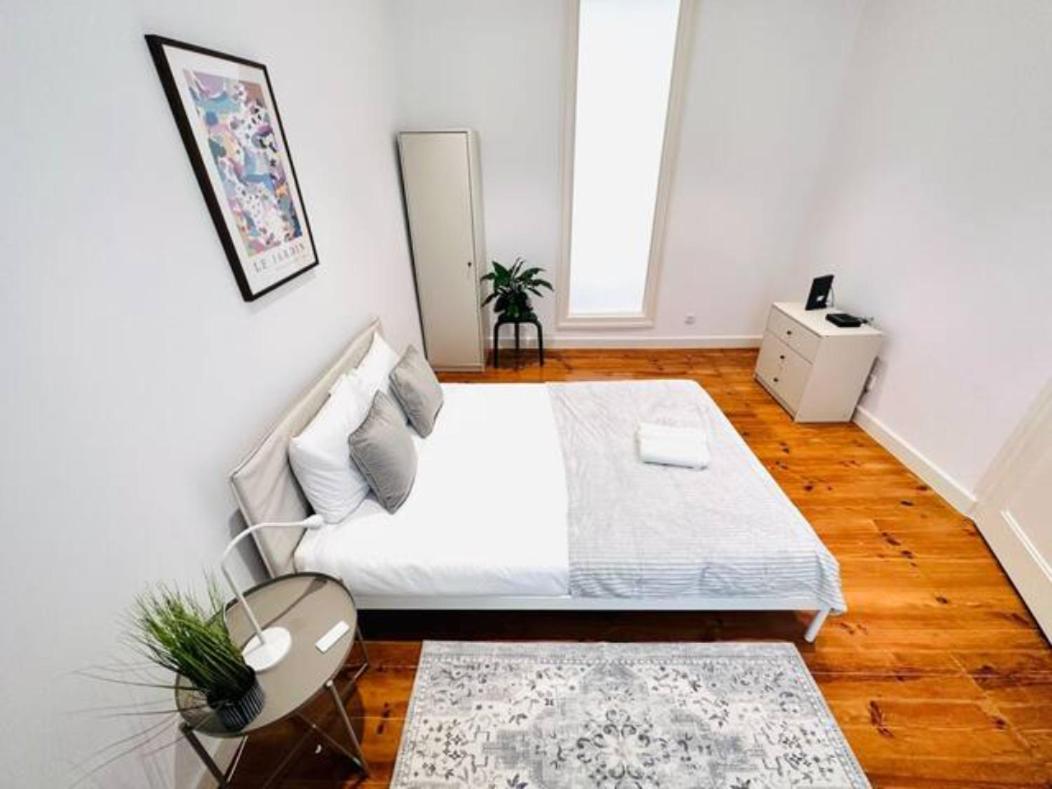 Large Flat Up 8pp Apartment